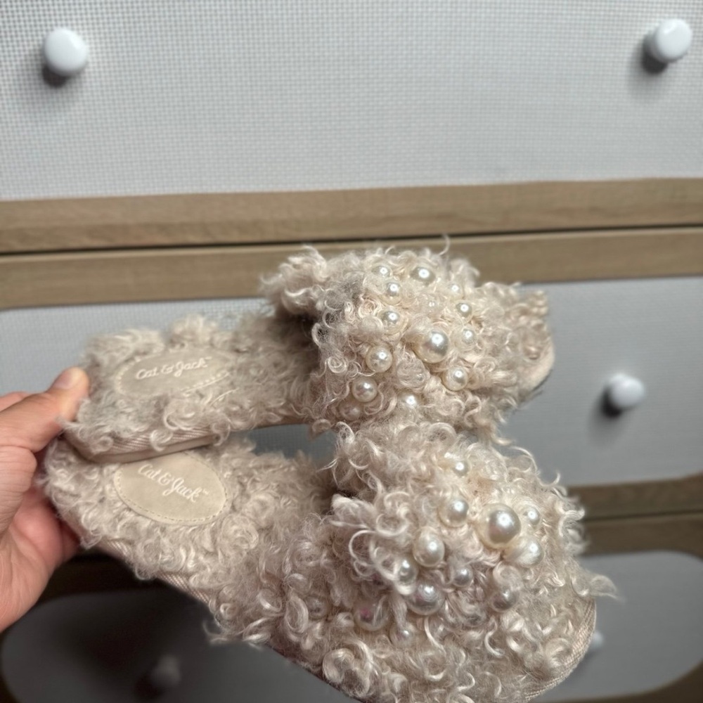Cat & jack Fuzzy Pearl Embellished Slippers